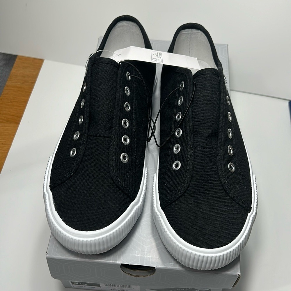 Hurley Chloe Womens Black Canvas Low Top Slip On Sneakers 1676560 Size 6.5
